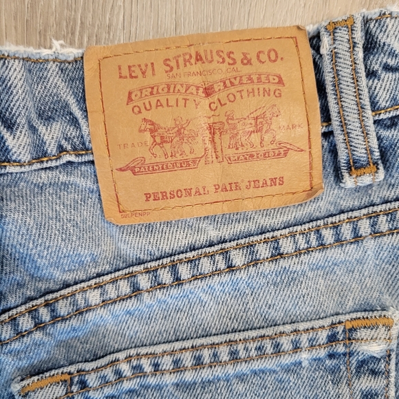 Vintage Levi cut off jean shorts - Picture 3 of 5
